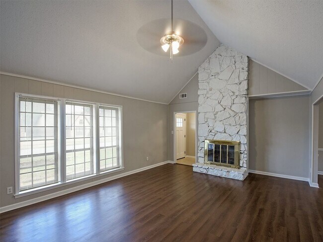 Foto del edificio - Great updated 4 bed, 2 bath home northeast of Memphis near Covington Pike.