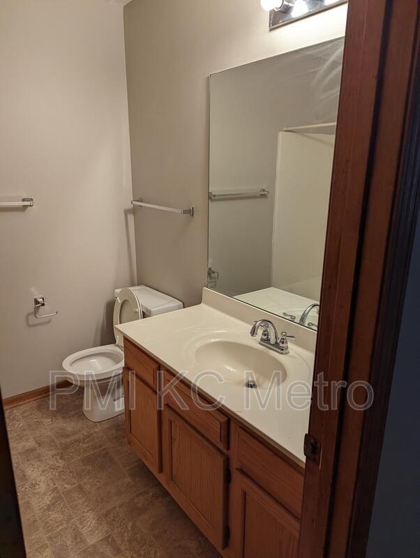 1004 NE Lindsay Ave, Lee's Summit, MO 64086 Condo for Rent in Lee's