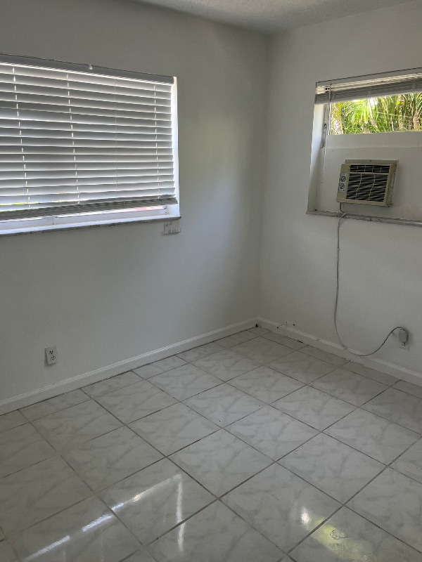 Photo - 702 N L St Apartment