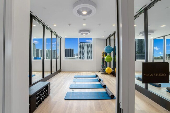 Foto del edificio - 251 NE 20th St