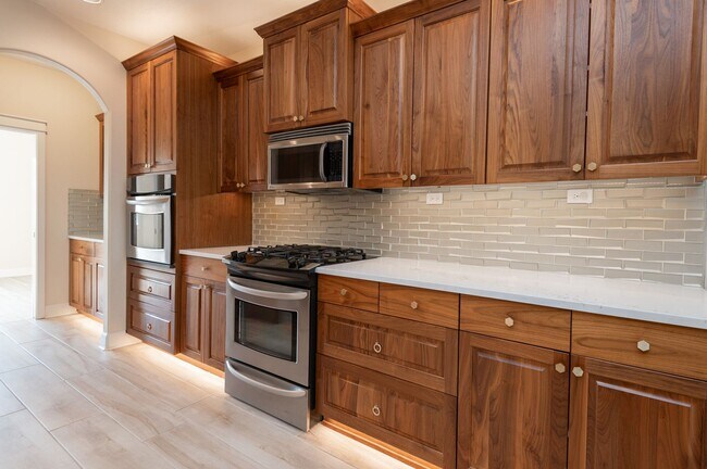 Foto del edificio - Sun Meadow Home 4 Bed + Bonus + Office + H...