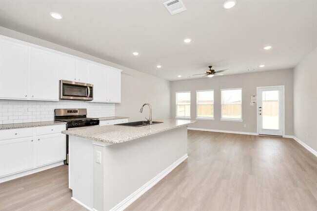 Building Photo - 4710 Aurora Gln Dr