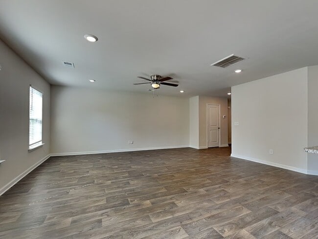 Building Photo - 420 Red Poll Wy