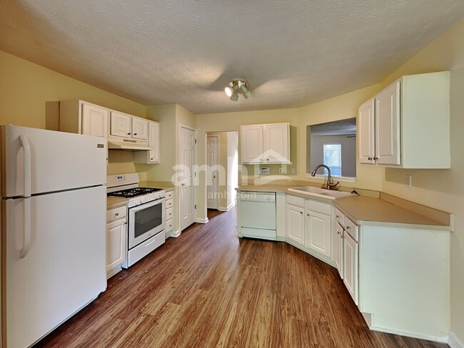 Foto del edificio - 891 Edgewood Ln