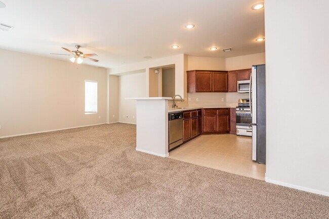 Building Photo - 1240 Maple Pines Ave