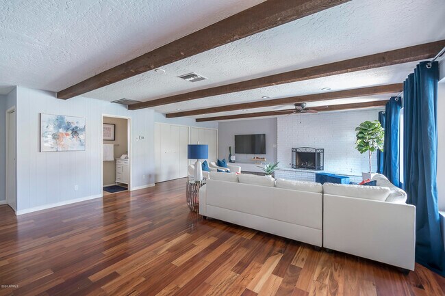 Building Photo - 8520 E Turney Ave
