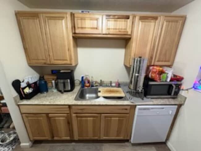 Building Photo - 1B/1B Pet Friendly Apartment South of BYU