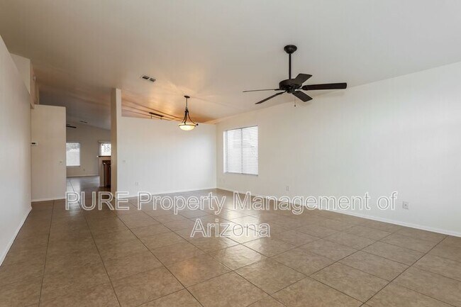 Foto del edificio - 1870 E Oakland St