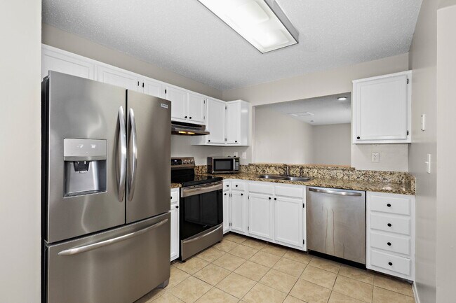 Foto del edificio - !Wow! Updated townhouse for rent Virginia Beach