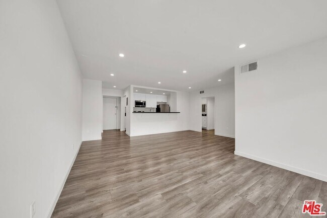 Foto del edificio - 7453 Haskell Ave