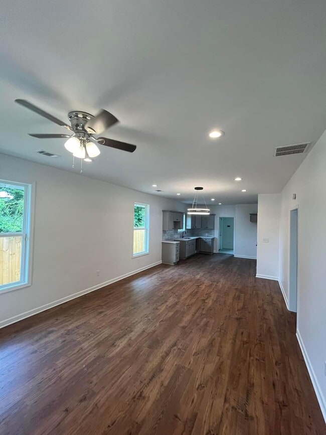 Building Photo - 898 Faxon Ave
