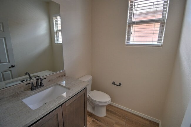 Building Photo - 4461 Golden Eagle Loop NE