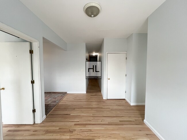 Building Photo - 36 AVENUE