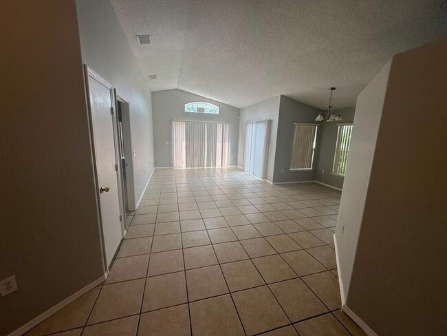 Building Photo - 1440 Timberbend Cir