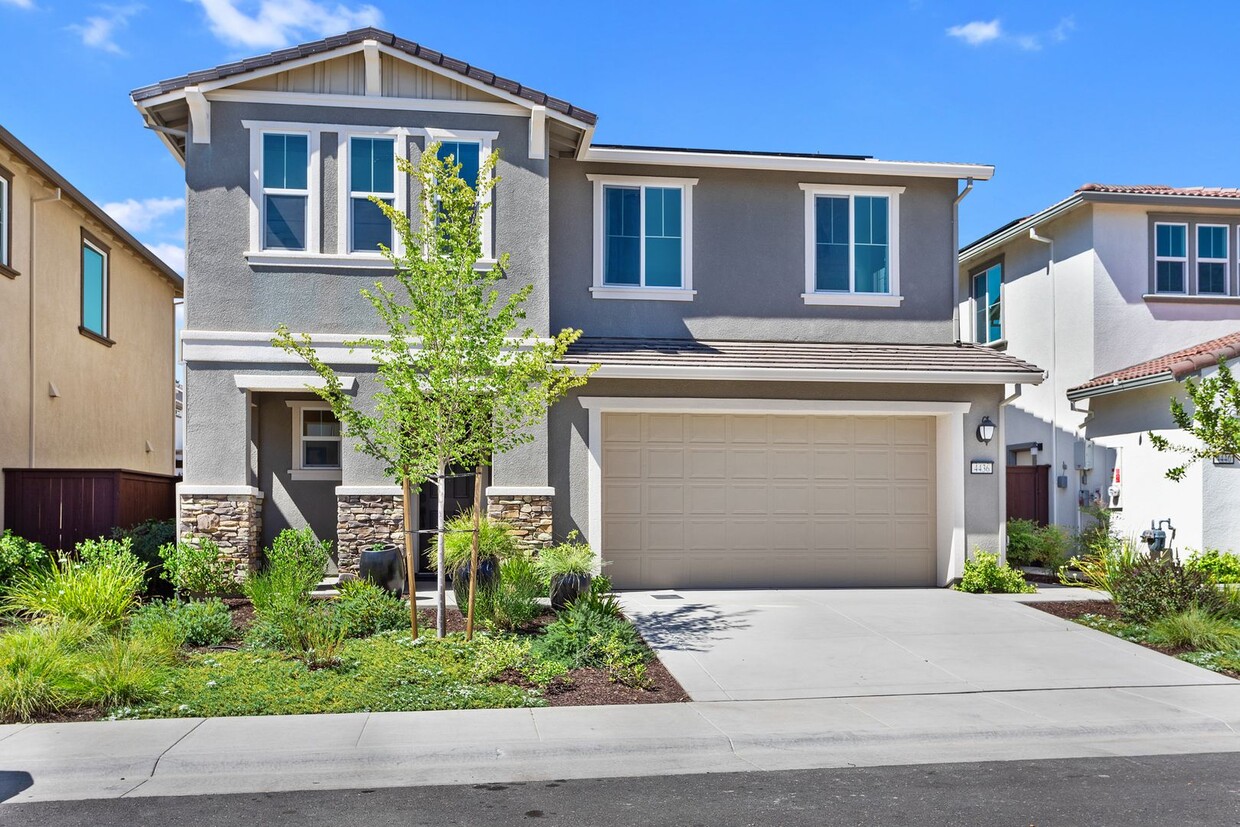 Foto principal - Gorgeous Model Home to Rent in Folsom!