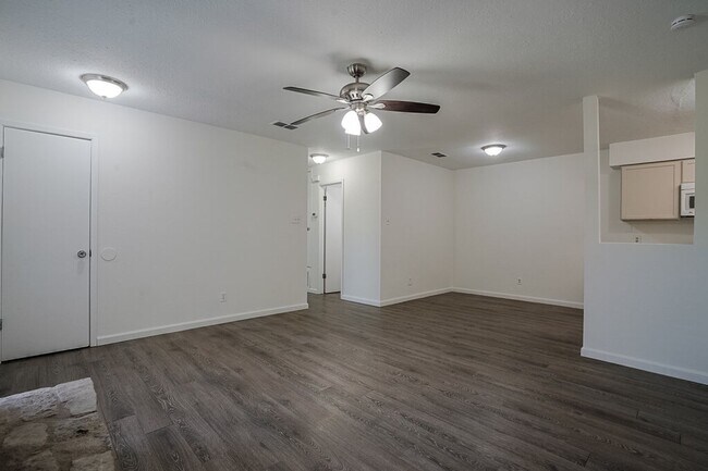 Foto del edificio - 701 Country Aire Dr