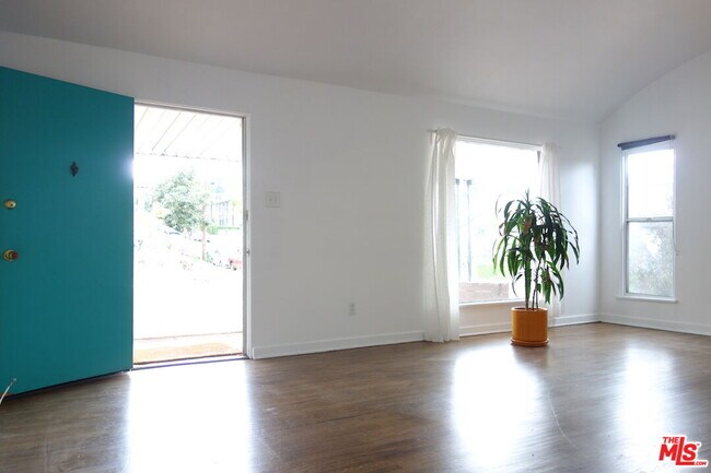 Foto del edificio - 4751 Lincoln Ave