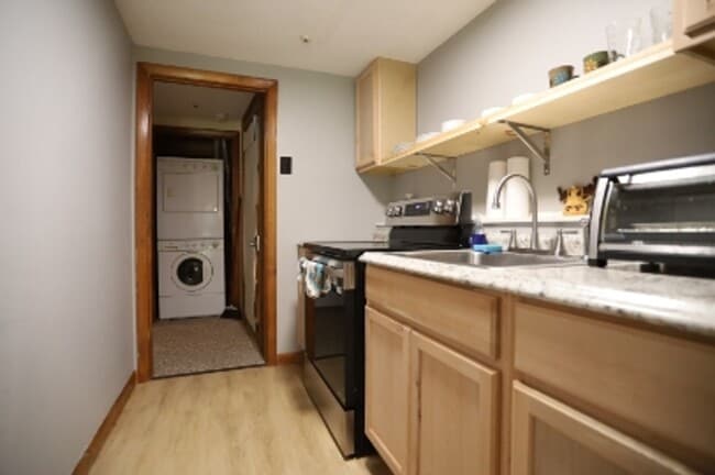 Foto del edificio - 52 Orris Rd