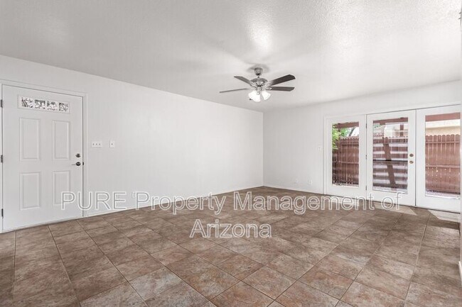 Building Photo - 1010 E Pueblo Dr