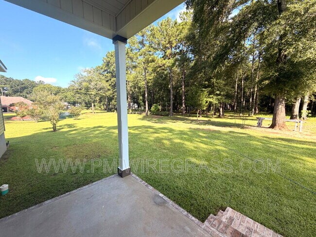 Foto del edificio - 326 Golf View Dr