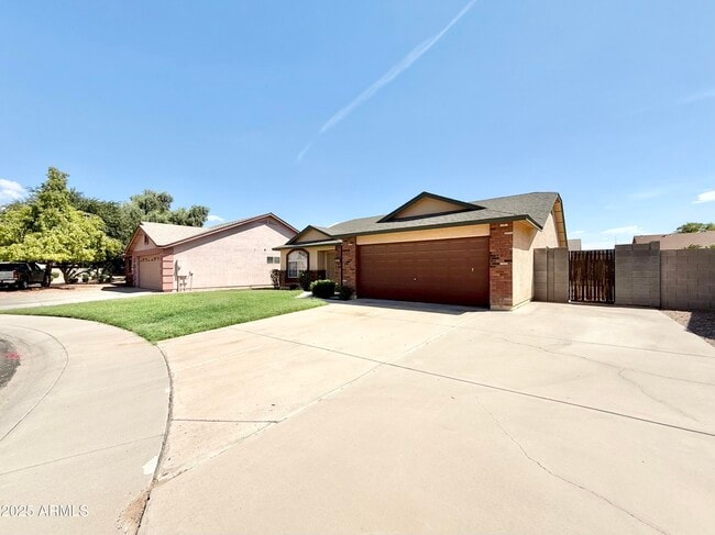 Foto del edificio - 2321 E Remington Pl