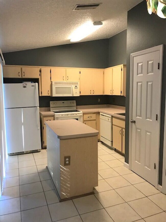 Foto del edificio - 3 bed 2 bath home