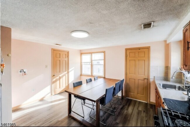 Building Photo - 327 Stover Ave
