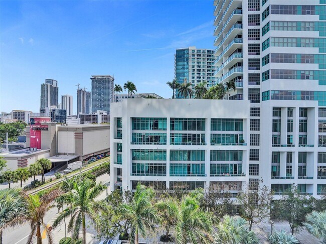 Foto del edificio - 121 NE 34th St