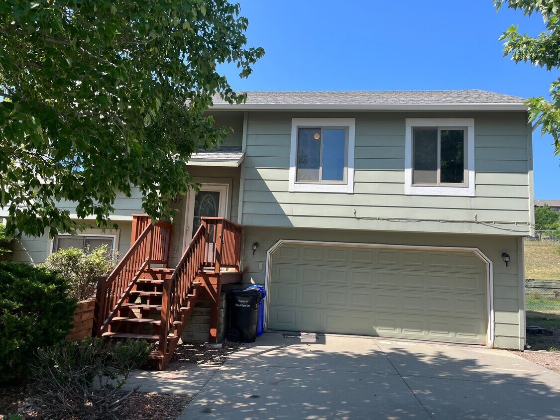 Primary Photo - ~ APPLICATIONS PENDING ~ 4 Bedroom, 2 Bath...