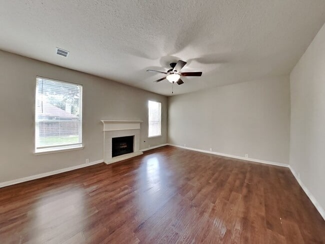 Building Photo - Fantastic Home!