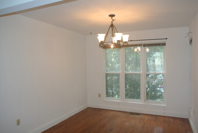 Foto del edificio - 130 Winchester Ave