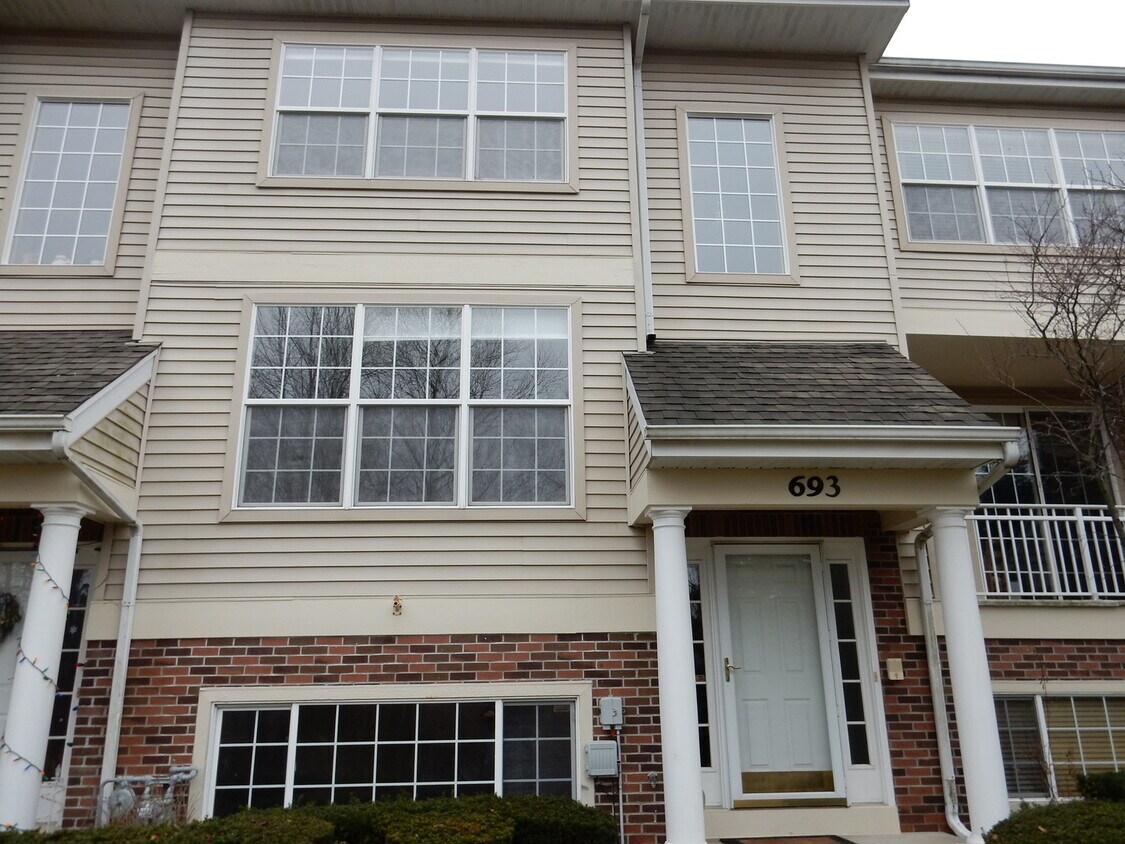 693 Pheasant Trail, Saint Charles, IL 60174 Townhouse for Rent in