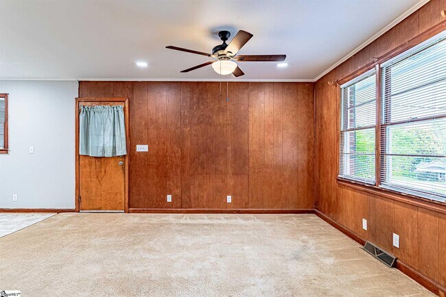 Building Photo - 685 Langley Rd