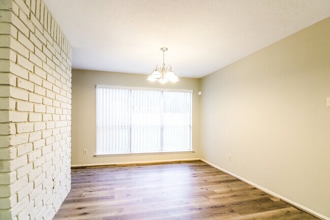 Foto del edificio - 2222 Victoria Ct