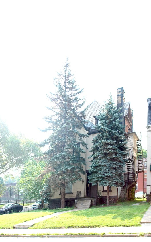 Foto del edificio - 5526 Ellsworth Ave