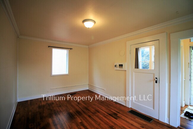 Building Photo - 3532 NE Grand Ave