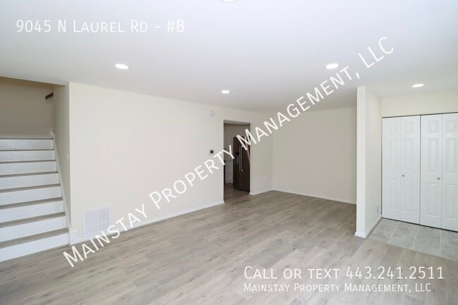 Building Photo - 9045 N Laurel Rd
