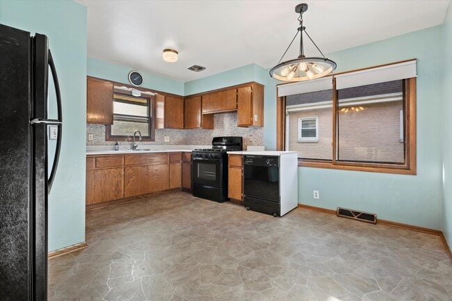 Building Photo - 2773 S 58th St