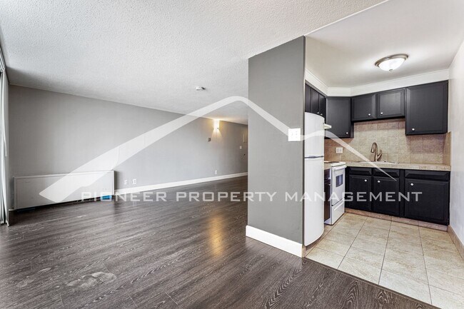 Foto del edificio - Stylish Studio with Large Patio and AC!