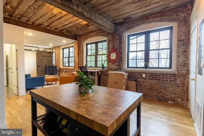 Foto del edificio - 1737 N Howard St