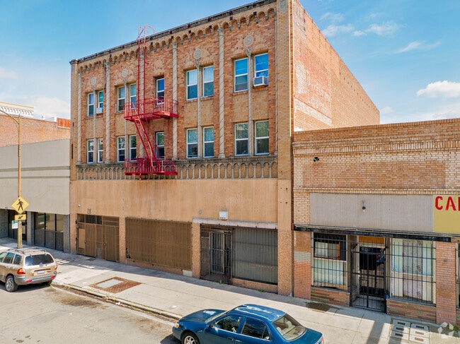 Building Photo - 28 S American St