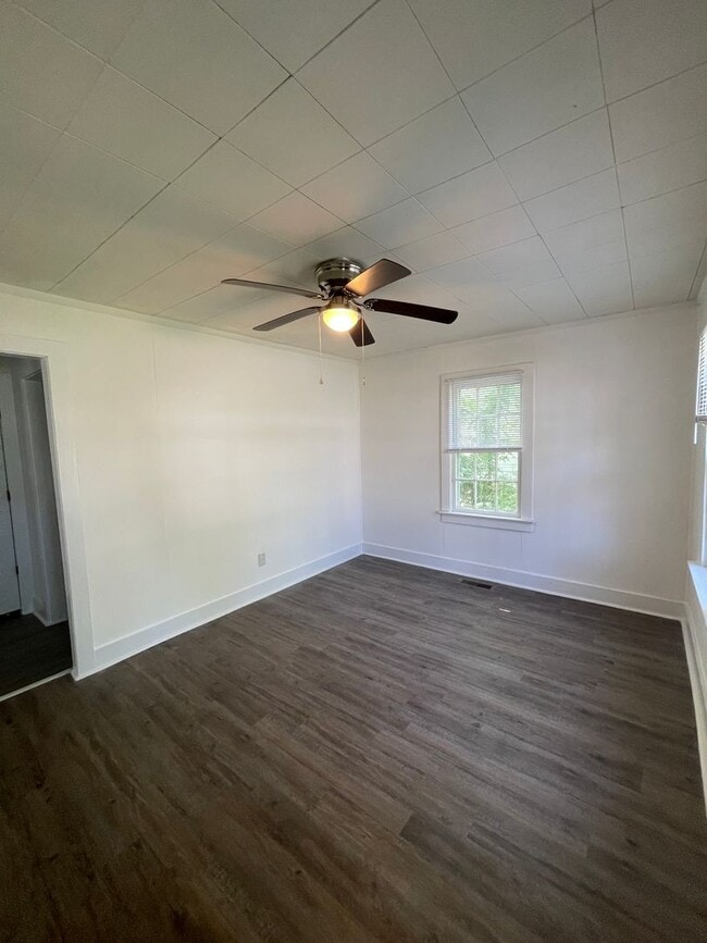 Building Photo - 2 Bedroom, 1 Bath House in Columbia!