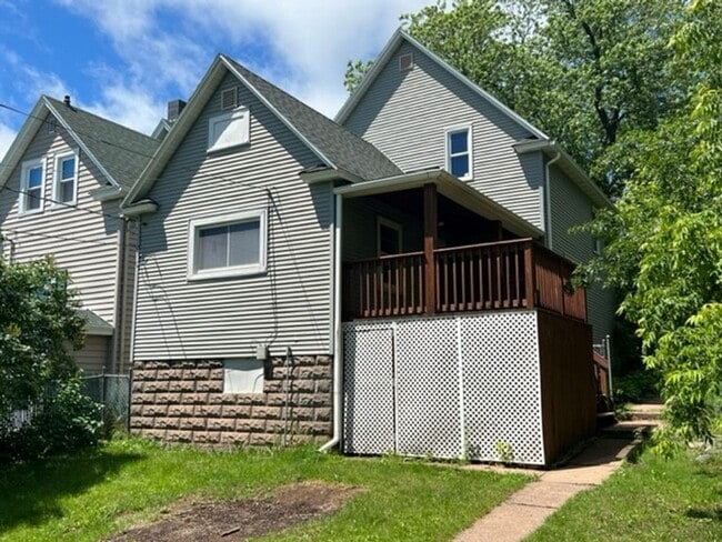 Building Photo - Duluth, MN - 4 Bedroom - 2 Bath - 2 car garage - Single family home