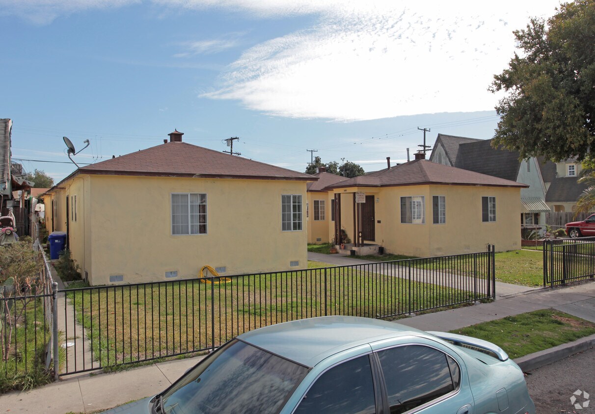 Foto del edificio - 8164 Chestnut Ave