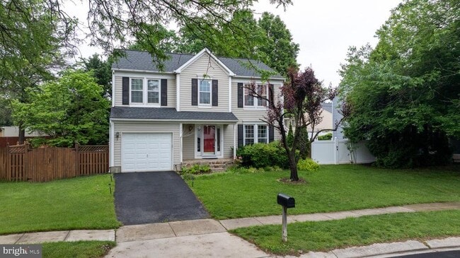 Building Photo - 733 Sunnyfield Ln