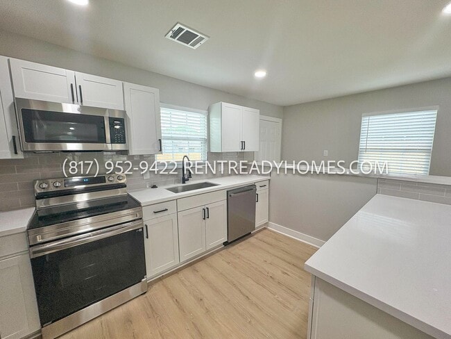 Building Photo - 607 Lake View Dr