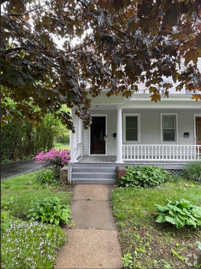 Building Photo - 1740 Farmington Ave