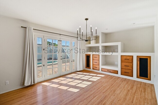 Foto del edificio - 6413 E Cambridge Ave