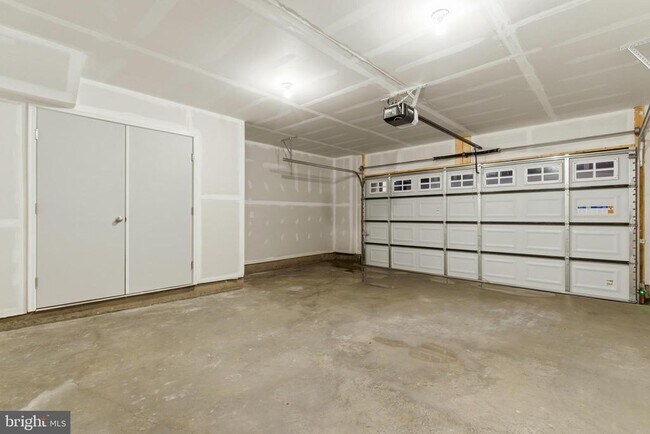 Foto del edificio - 5229 Manor Park Dr