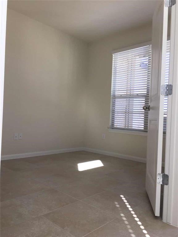 Foto del edificio - 5708 Scenic Lake Dr